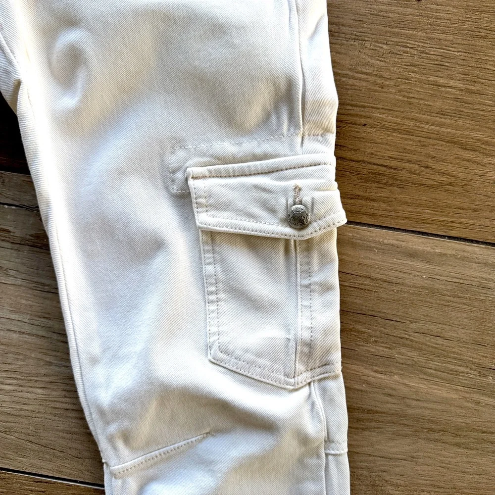 FREE PEOPLE Cream Colored Cargo Skinny Jeans With Raw Hem Size 27